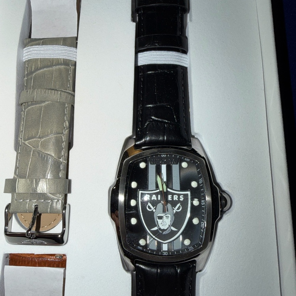 Invicta nfl Las Vegas raiders men’s ltd.edition lupah watch + 2 bonus straps - Picture 3 of 5